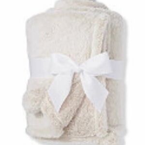 NWT - White / Beige Plush Throw Blanket / Gift / Home